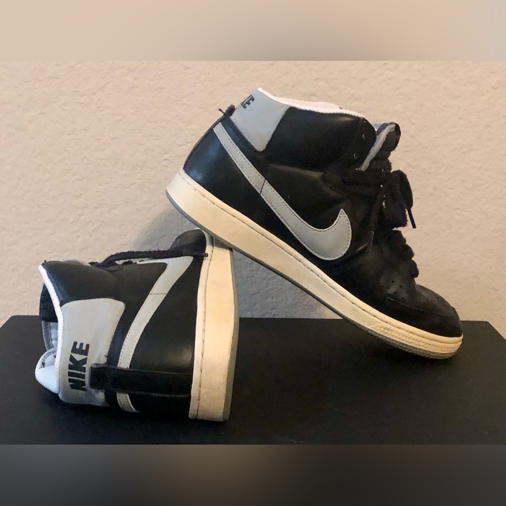 Nike Legend Mid Dunk Men’s Size 9.5, Leather Black & Gray.